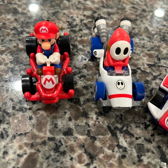 Hot Wheels Mario Kart Die-Cast Cars Lot of 4 – Mario, Yoshi, Shy Guy, Bowser - Picture 2 of 4